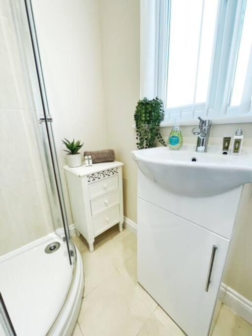 5 Bedroom, Sleeps 9 - Base To Explore Liverpool And Beyond Ngoại thất bức ảnh