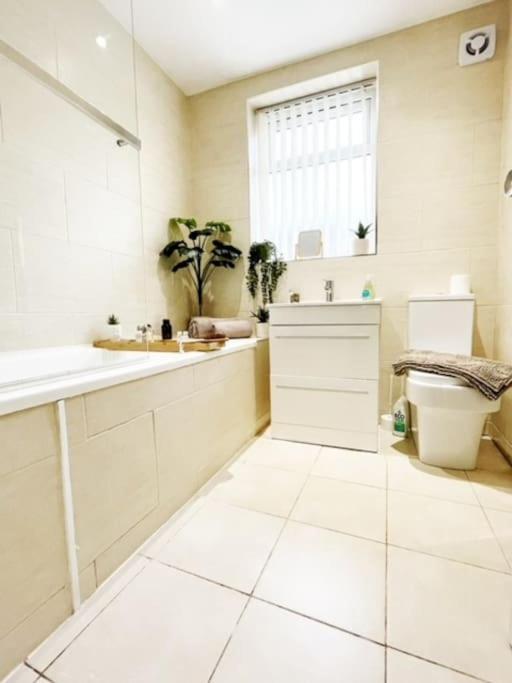 5 Bedroom, Sleeps 9 - Base To Explore Liverpool And Beyond Ngoại thất bức ảnh