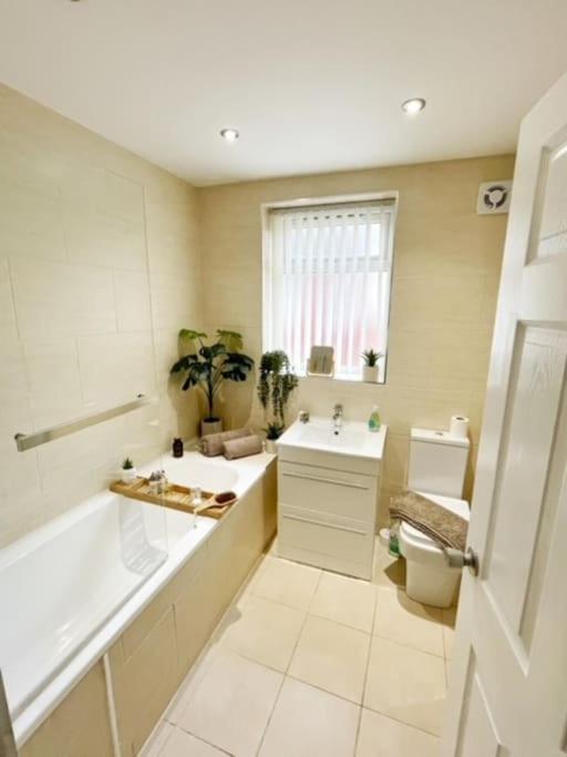 5 Bedroom, Sleeps 9 - Base To Explore Liverpool And Beyond Ngoại thất bức ảnh