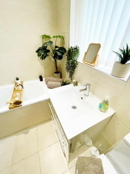 5 Bedroom, Sleeps 9 - Base To Explore Liverpool And Beyond Ngoại thất bức ảnh